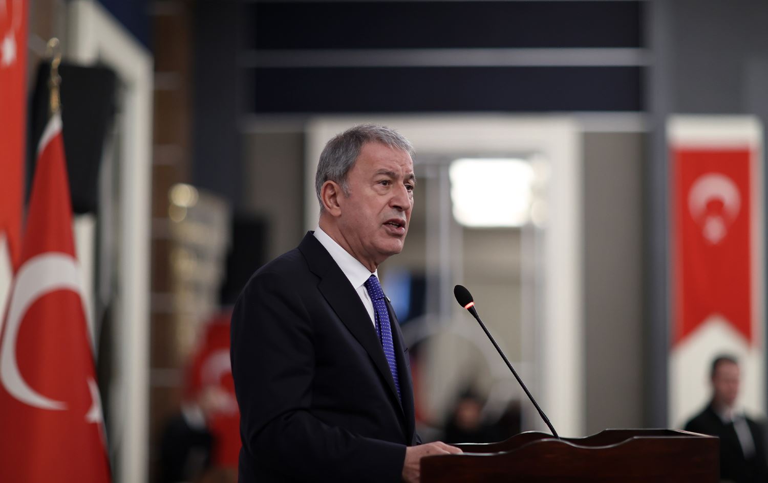 Wezîrê Berevaniyê yê Tirkiyê: Em êdî nikarin koçberên Sûrî werbigirin