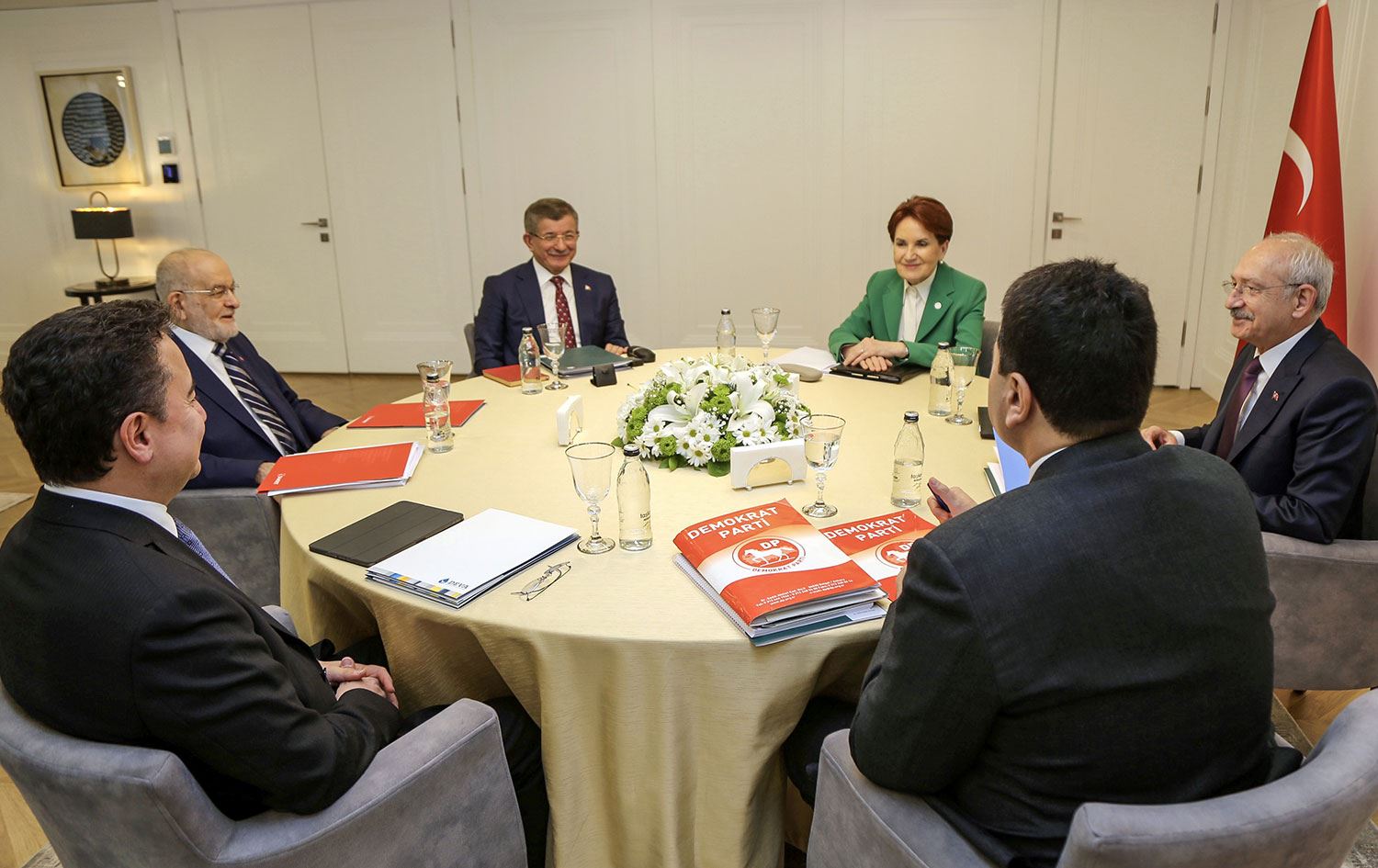 ‘Uzlaşırsak Altılı Masa'nın adına ittifak demenin önünde engel kalmıyor’