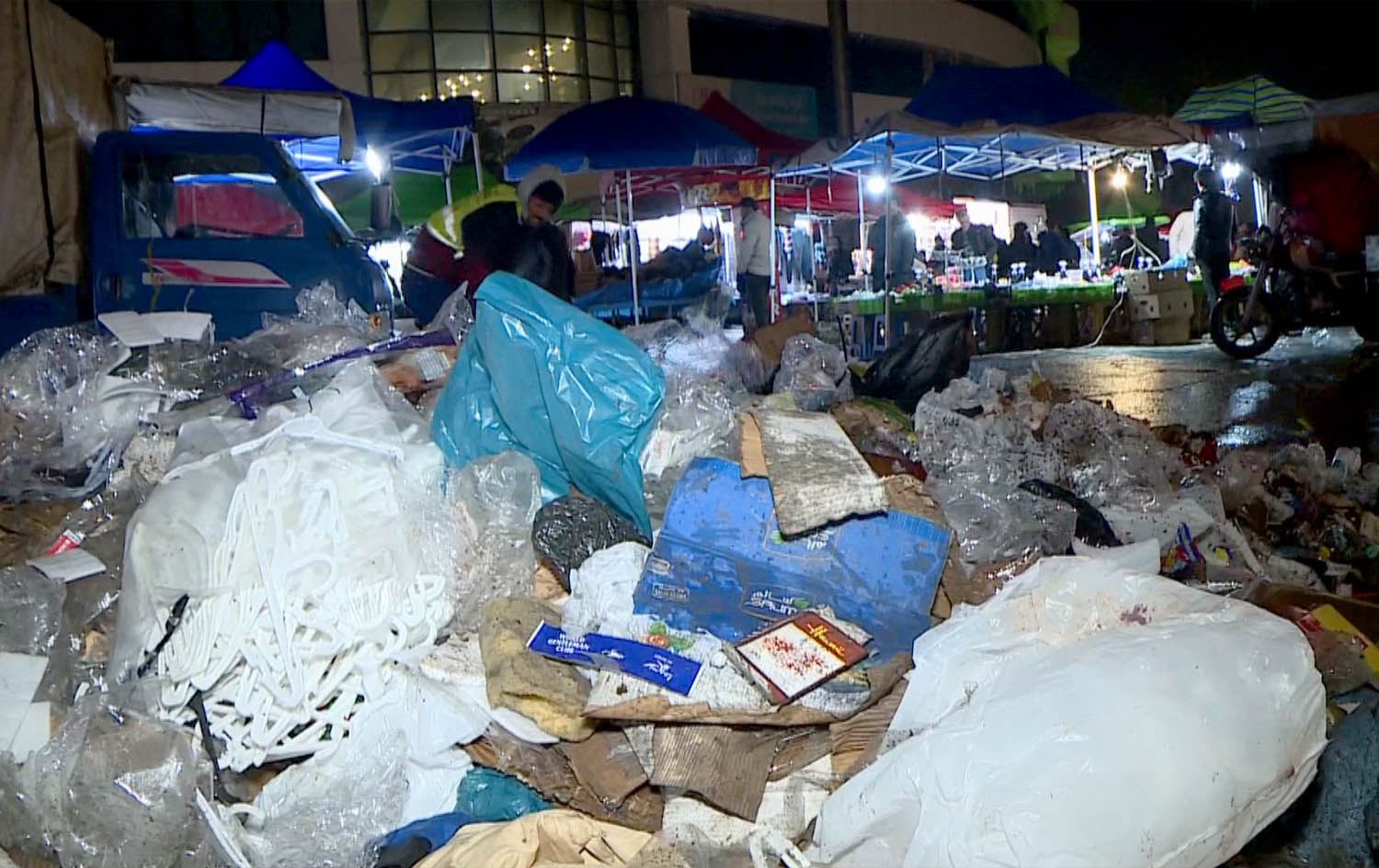 لە 24 کاژێردا لەنێو بازاڕی سلێمانی 40 تۆن زبڵ و خاشاک کۆکرایەوە