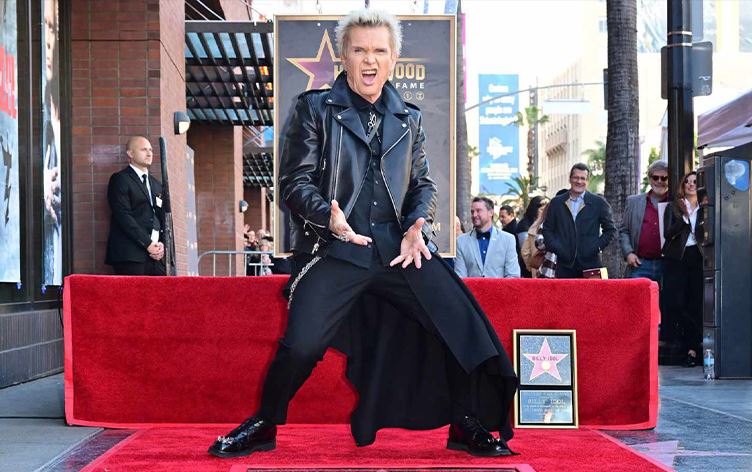 لە هۆلیوود ئەستێرەی نێوداران بە بێلی ئایدڵ بەخشرا