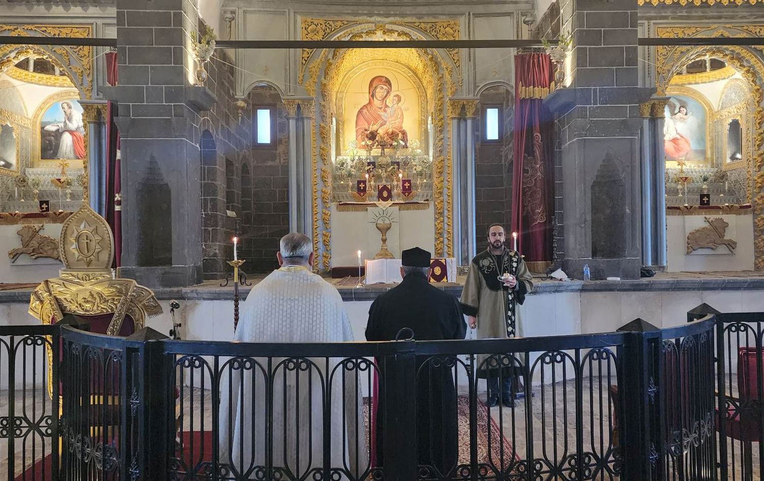 Diyarbakır Surp Giragos Ermeni Kilisesi'nde 8 yıl sonra ilk Noel Ayini