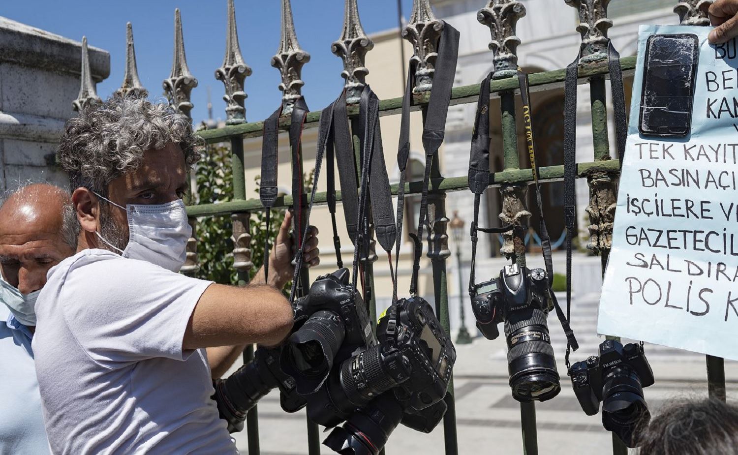 Raporta CHPê: Tirkiye di azadiya medyayê de di rêza 149an de ye