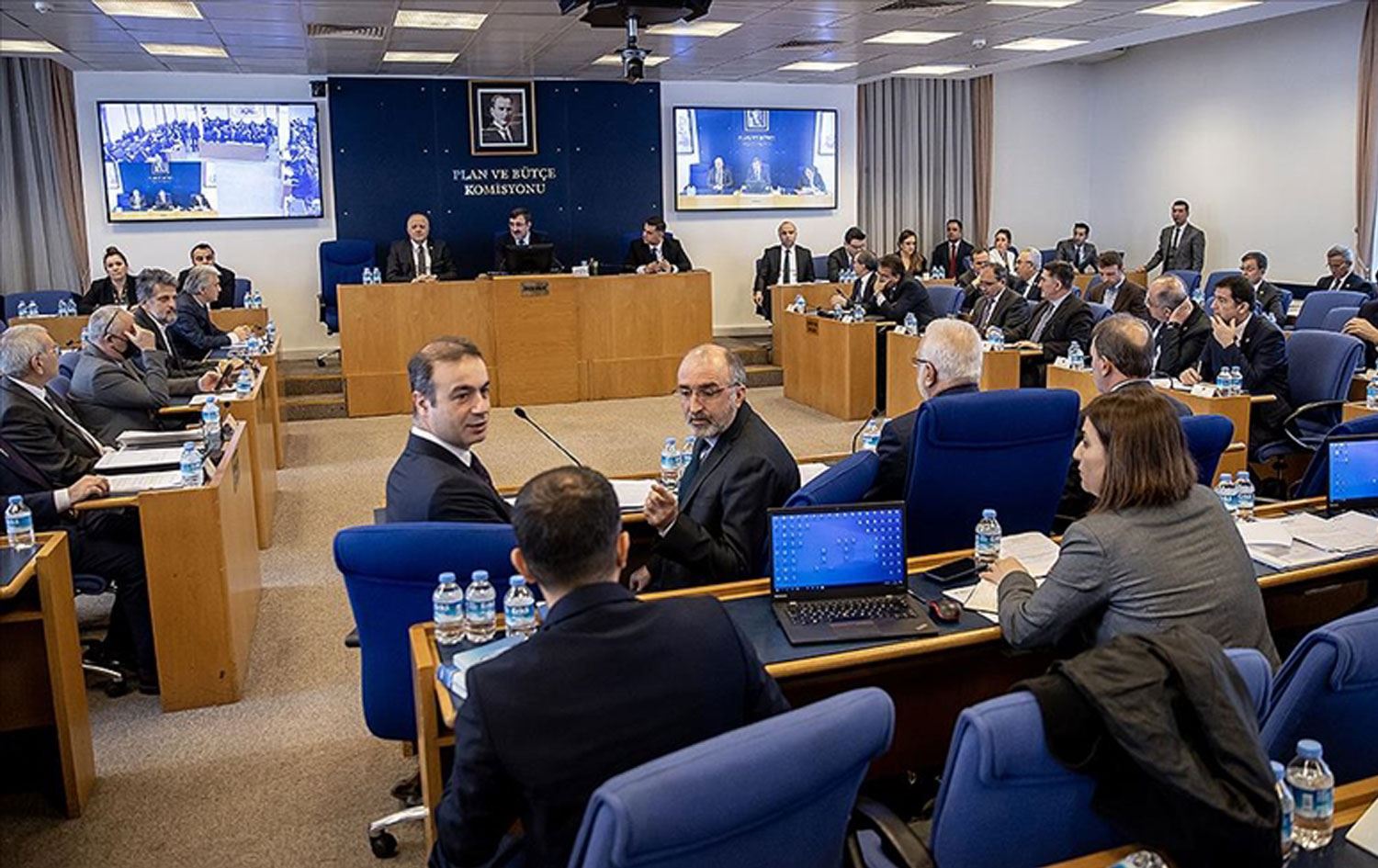 Memur ve emekli maaşına yüzde 30 zam Plan ve Bütçe Komisyonu’nda kabul edildi