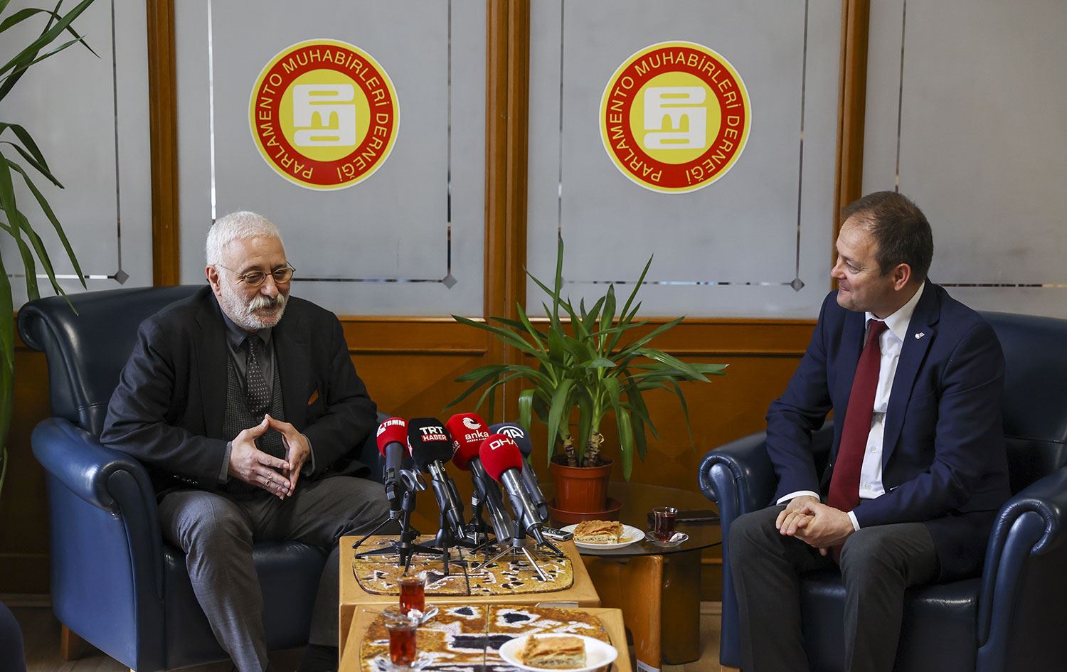 HDP’li Oluç: Kılıçdaroğlu’nun adaylığı konusunda bir şey söylememiz saygısızlık olur