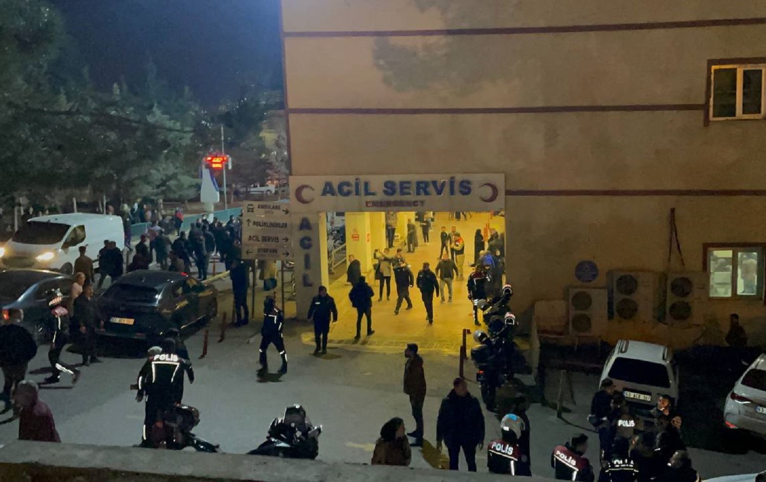 Li Rihayê du malbatan li nexweşxaneyê bi çekan li hev xistin