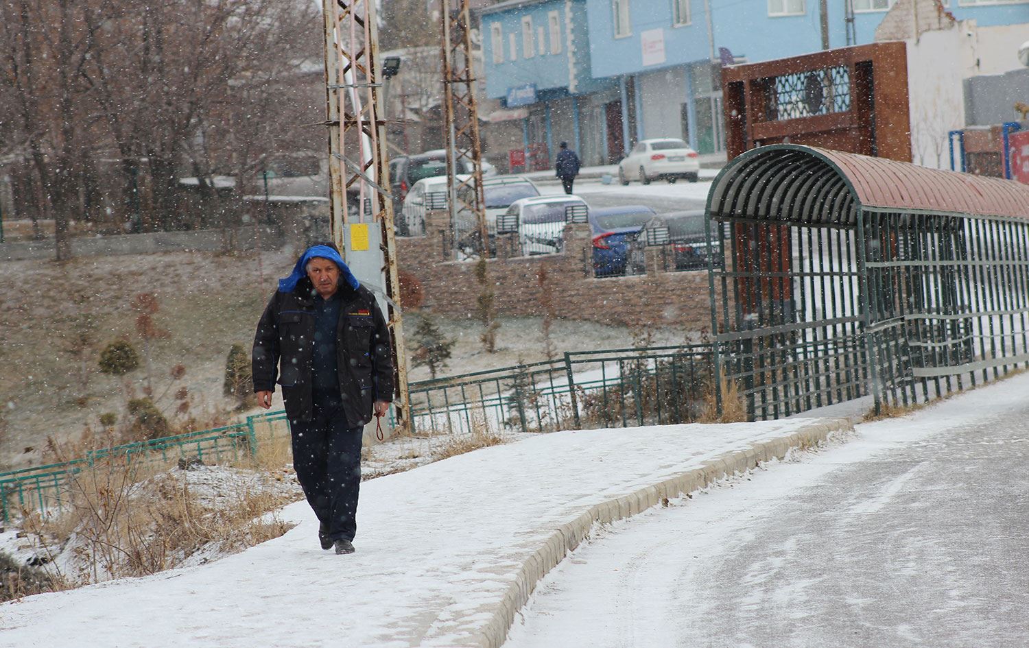 Li 5 parêzgehên Bakurê Kurdistanê sir û seqem: Her derê qeşa girtiye