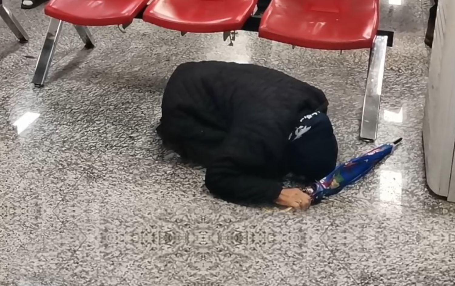 VİDEO - 70 yaşındaki madde bağımlısı kadının içler acısı hâli