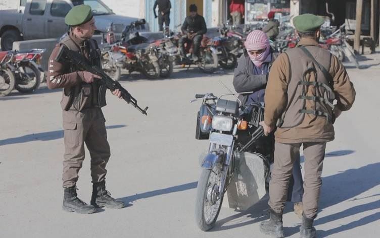 Rojava; Çekdarên Tirkiyê 12 ciwan li Serê Kaniyê girtin