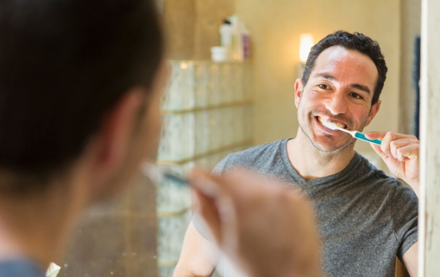 پسپۆڕێکی ددان لە ئەمریکا: شووشتنی ددانەکان دوای ژەمی خۆراک زیانی هەیە