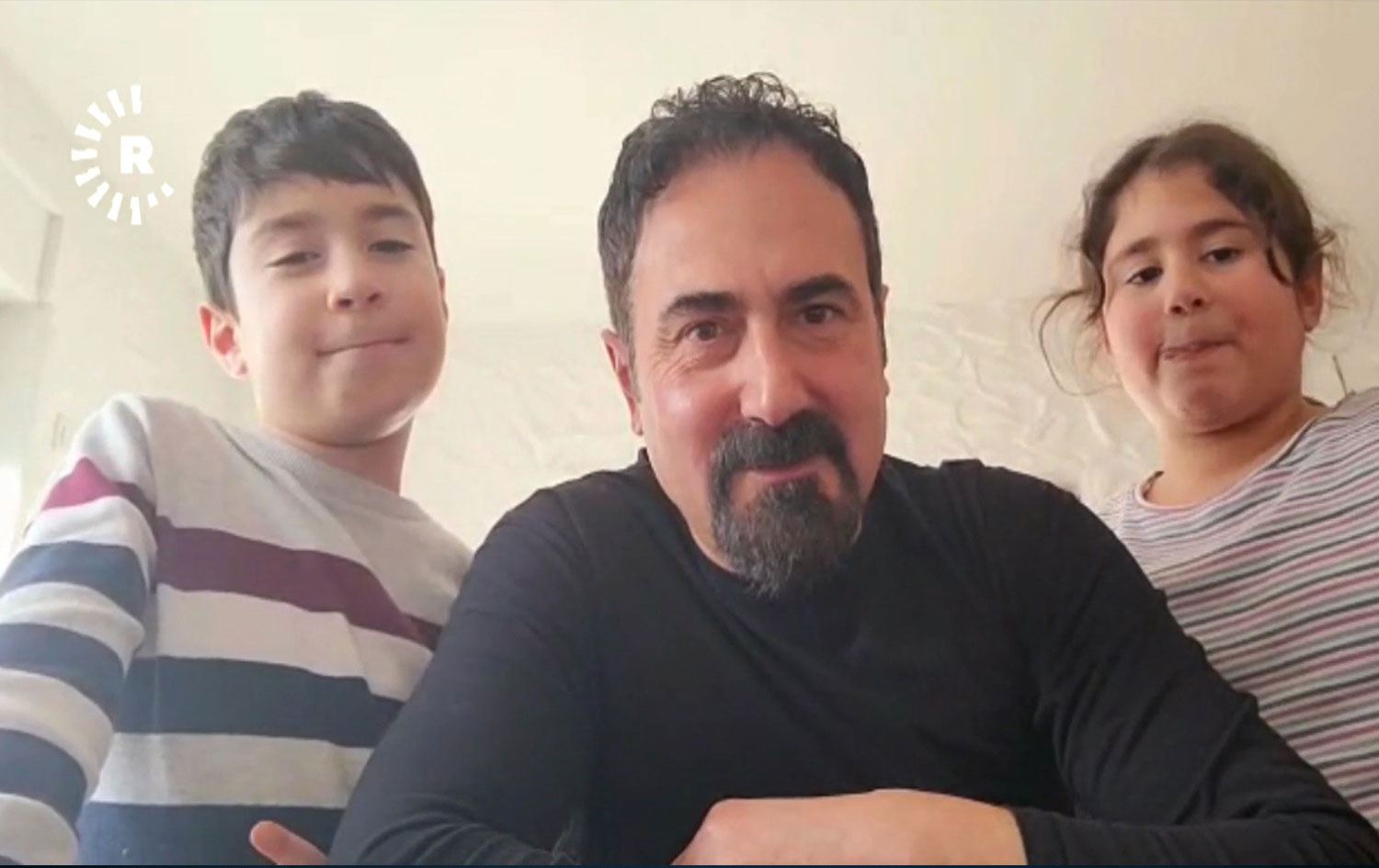 Sanatçı Mikail Aslan ve çocuklarından Kırmancki ders için çağrı