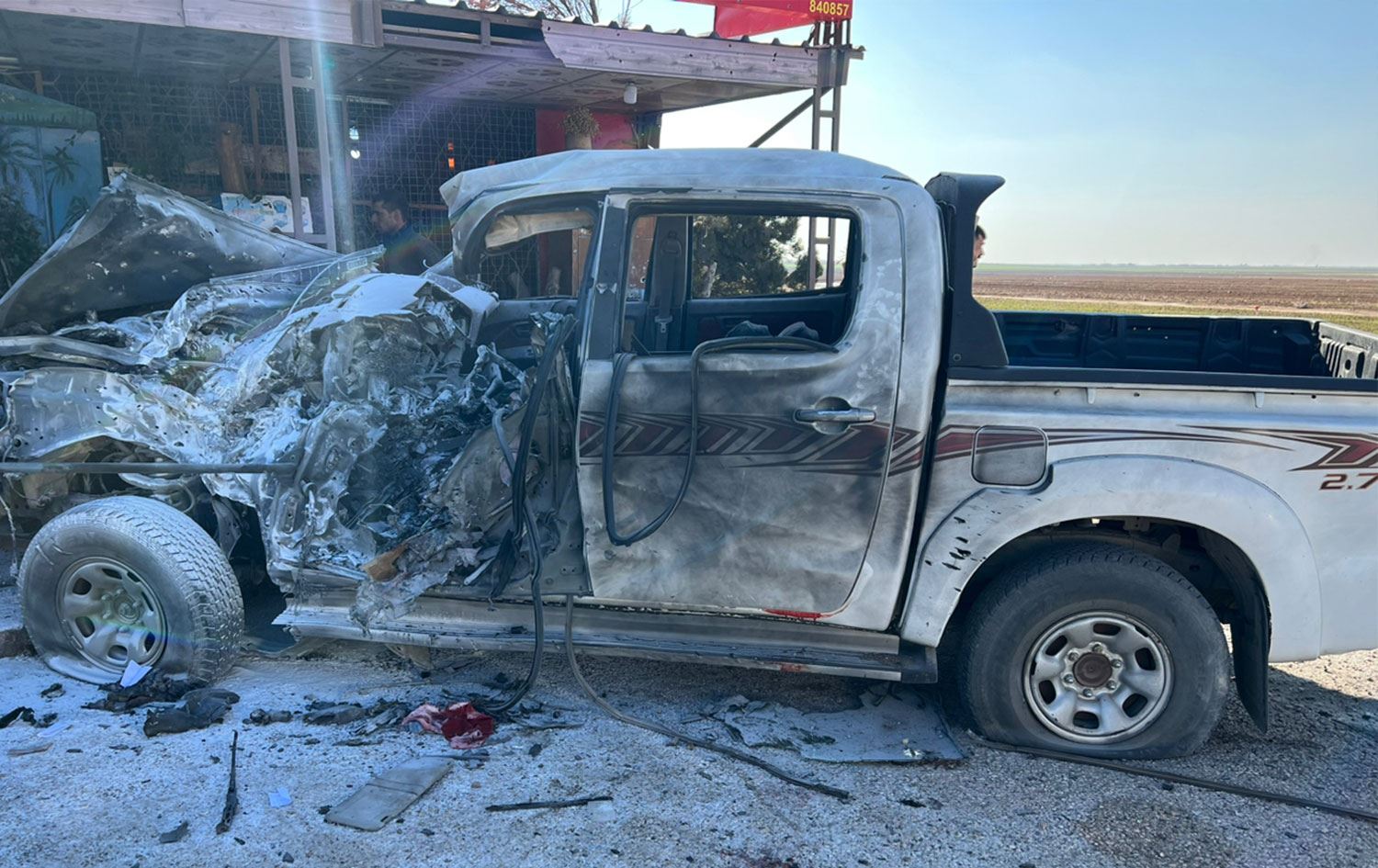 YENİLENDİ - Kamışlo-Derik yolunda bir araç bombalandı