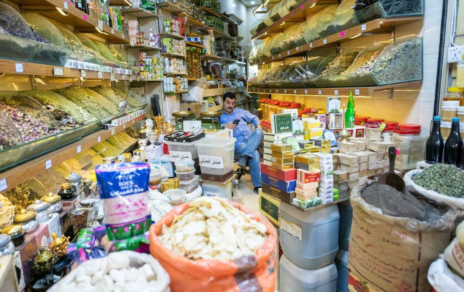 دابەزینی بەهای دینار و کێشەکانی پارتی و یەکێتی؛ رەنگدانەوەیان لەسەر ئابووری و بازاڕ