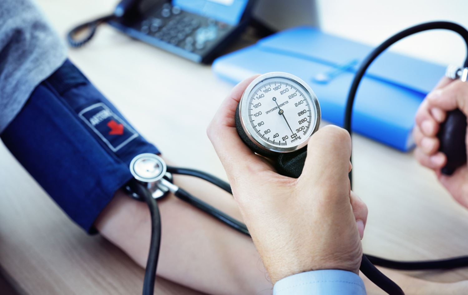 پسپۆڕێکی نەخۆشییەکانی دڵ هۆکارەکانی هەڵەخوێندنەوەی ئامێرەکانی پەستانی خوێن ئاشکرادەکات