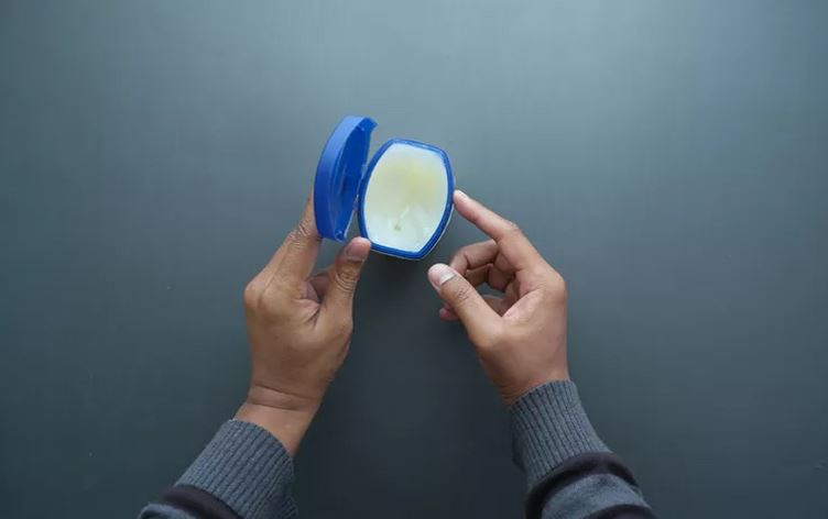 پسپۆڕێکی پێست لە ئەمریکا: ڤاسلین بۆ زیپکە بەکارنەهێندرێت