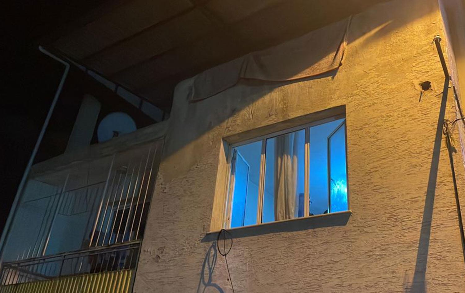 Evde otururken mermi isabet etti, hayatını kaybetti