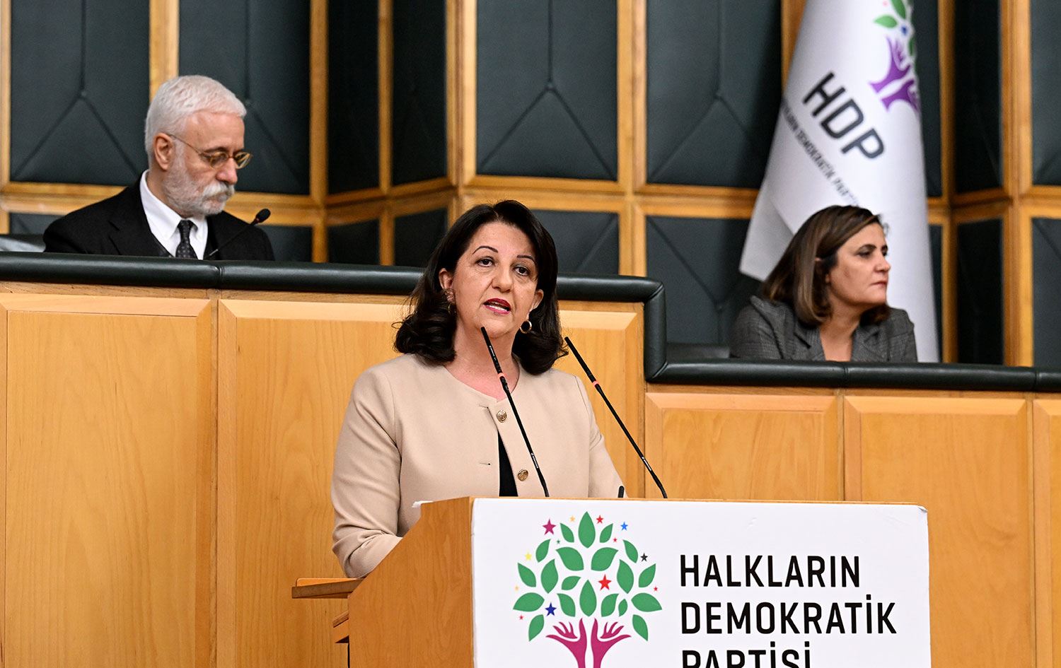 Pervin Buldan: Altılı Masa adayını çeksin, bizim adayımıza oy versin