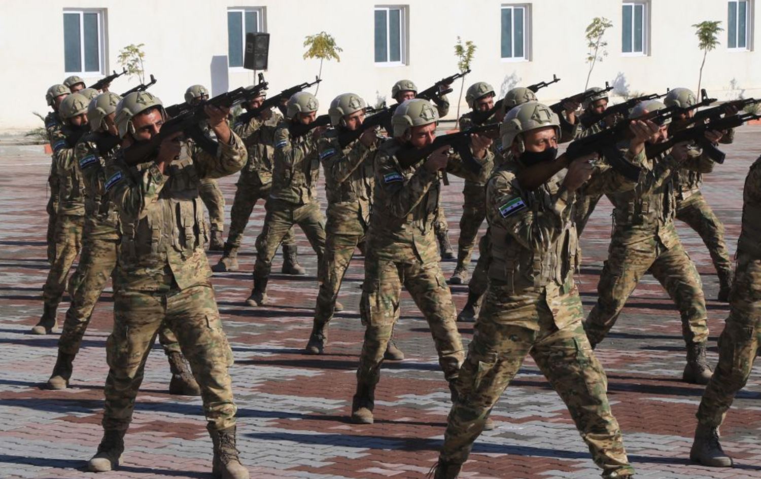 Li Serê Kaniyê grûpeke çekdar dibistanek kiriye baregeha serbazî