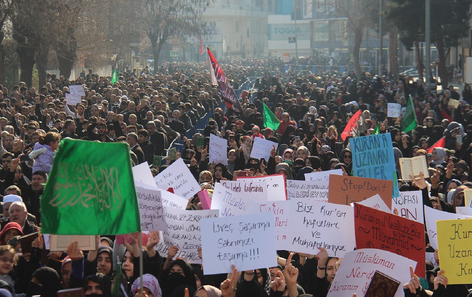 Li Êlihê mîtîngek li dijî şewitandina Quranê hat lidarxistin