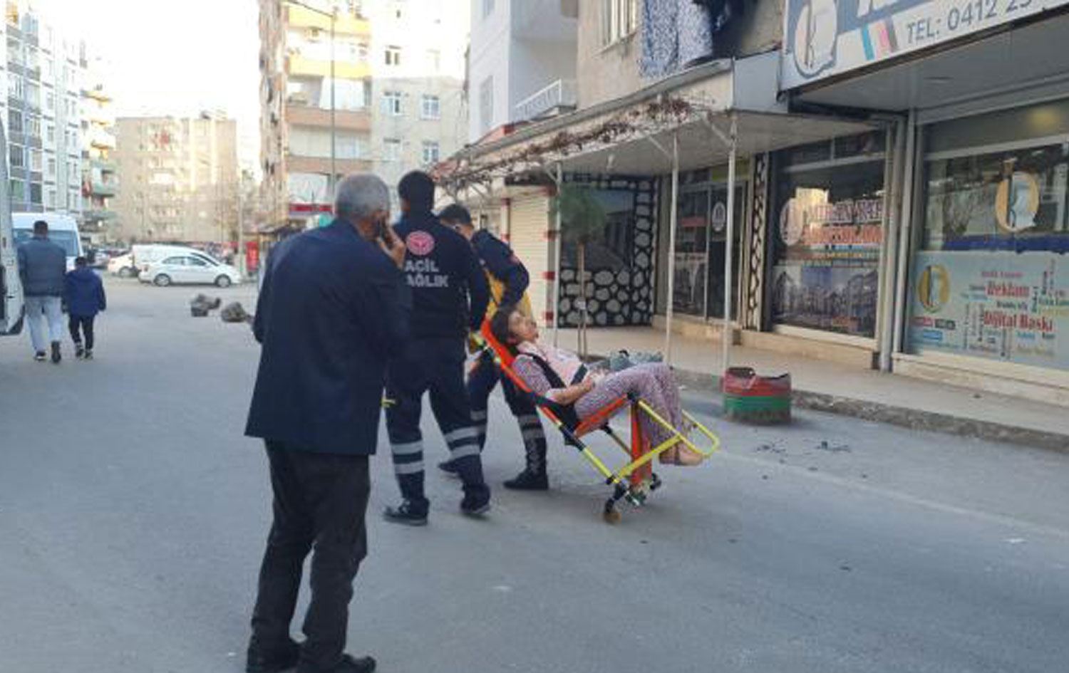 Diyarbakır'da bir kadın çocuklarının gözü önünde bıçaklandı