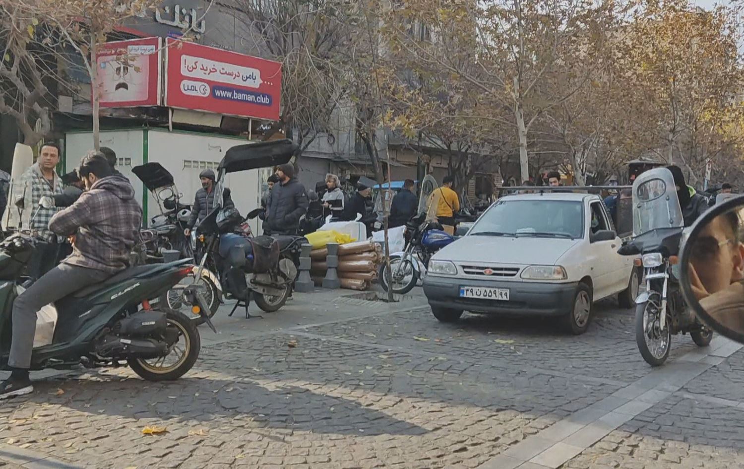 بەشێک لە مامۆستایانی زانکۆکانی ئێران رەخنە لە ئابووریی وڵاتەکەیان دەگرن