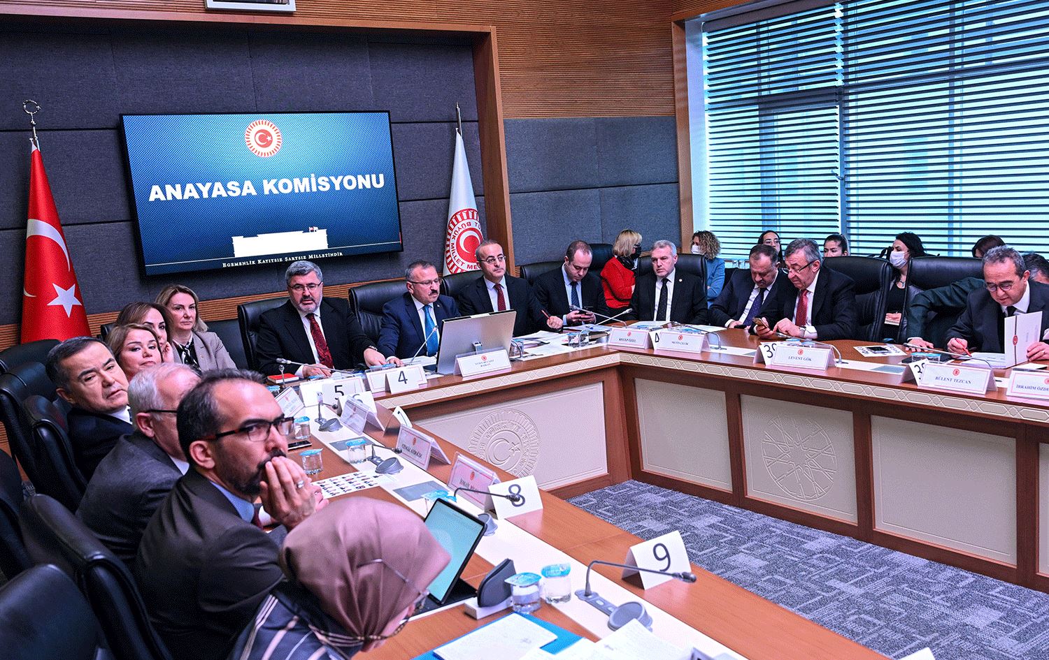 Başörtüsü yasa teklifi: CHP ve İYİ Parti komisyonu terk etti