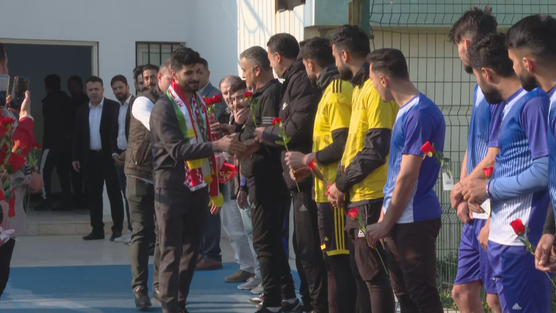 ڤیدیۆ؛ بە گوڵ و ئاڵای کوردستانەوە پێشوازی لە رێوان ئەمین کرا