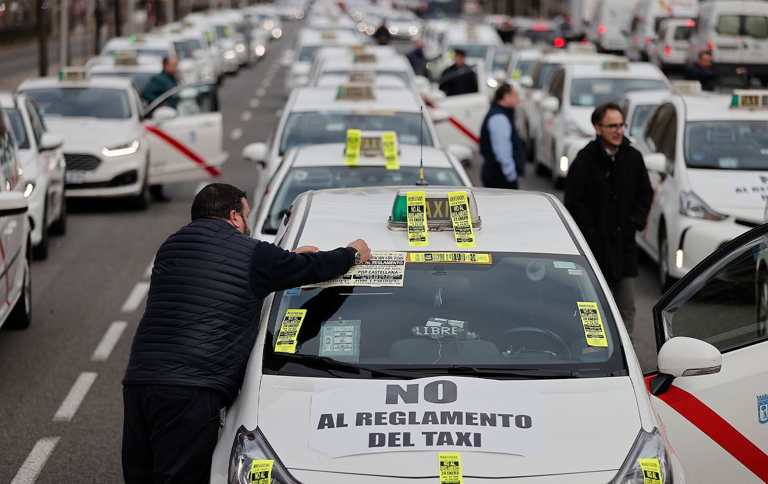 نزیکەی 6000 شۆفیری تەکسی لە مەدرید دژی بڕیارێکی نوێی حکومەت گردبوونەوە
