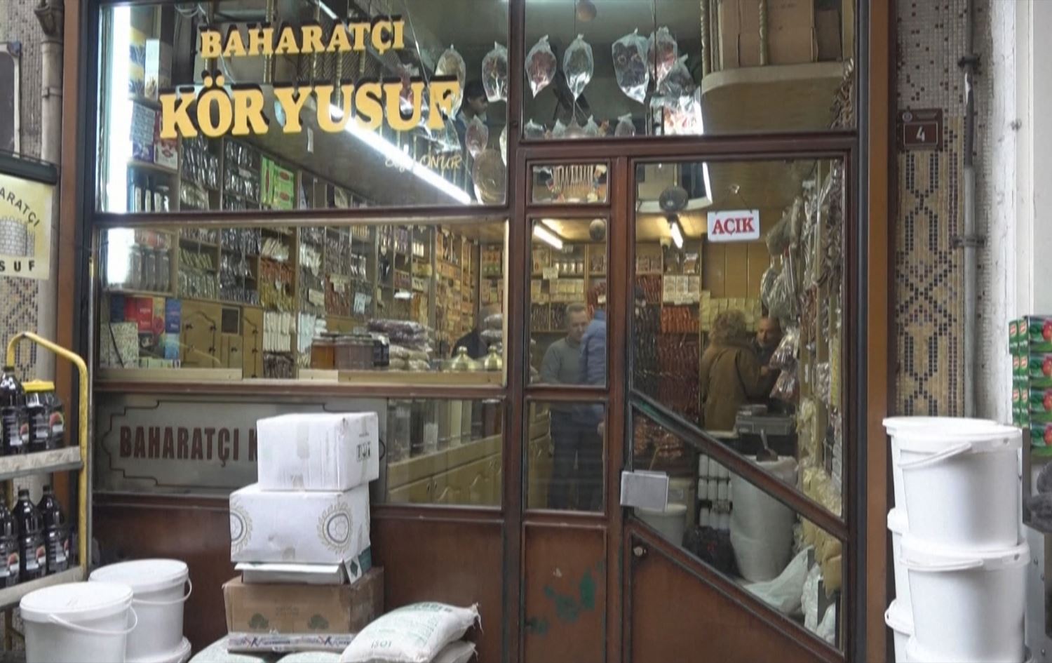 Li dikana “Yûsifê Kor” 132 sal in giyayên derman û biharatan tên firotin