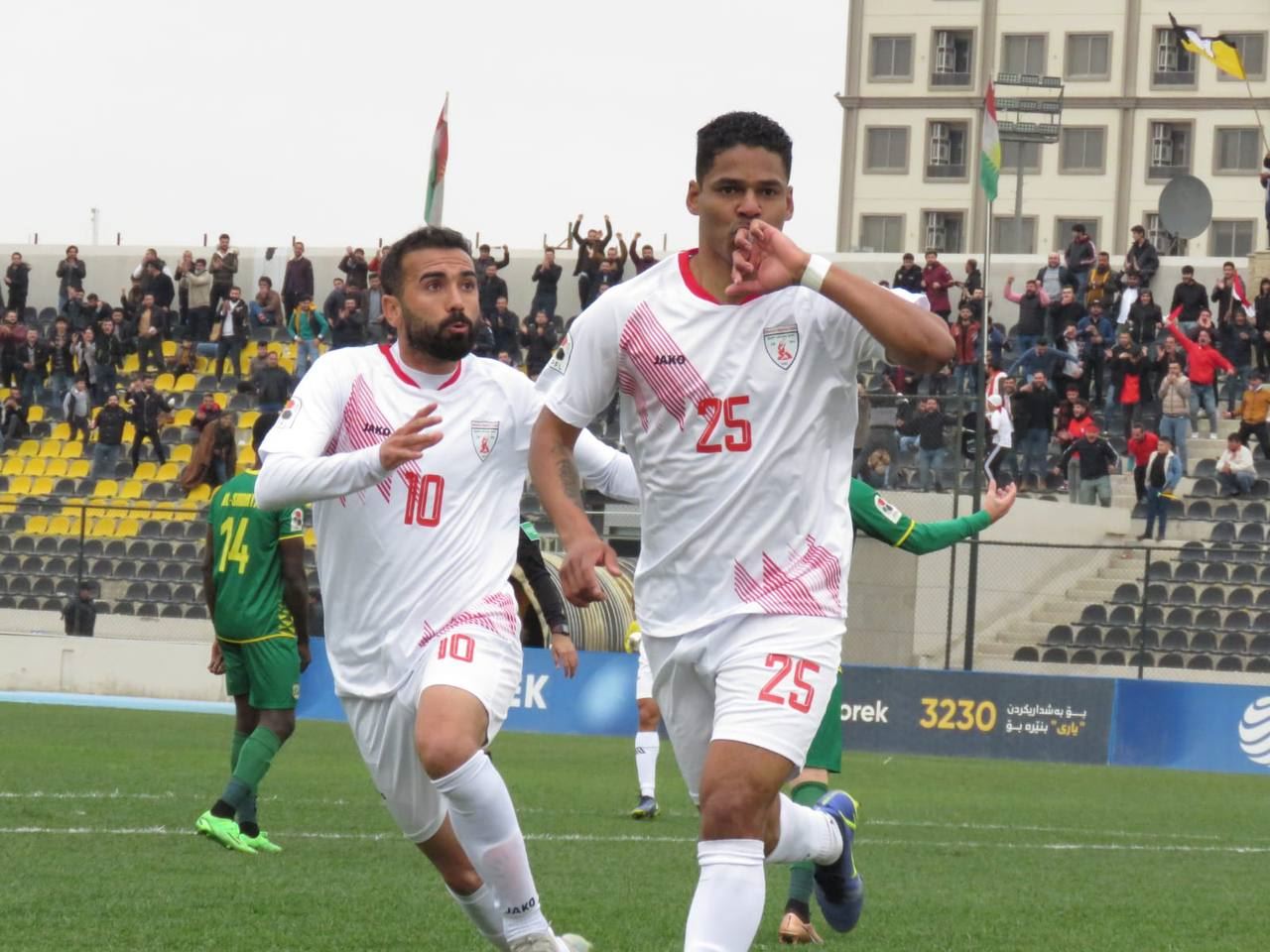 ڤیدیۆ؛ مارادۆنا رێگەی نەدا شورتە بە سێ خاڵەوە بگەڕێتەوە بەغدا