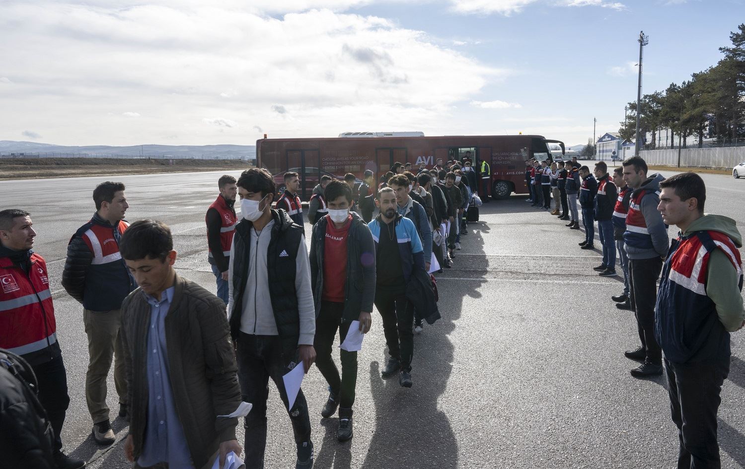 Li Tirkiyê 139 koçberên Efxan hatin dersînorkirin