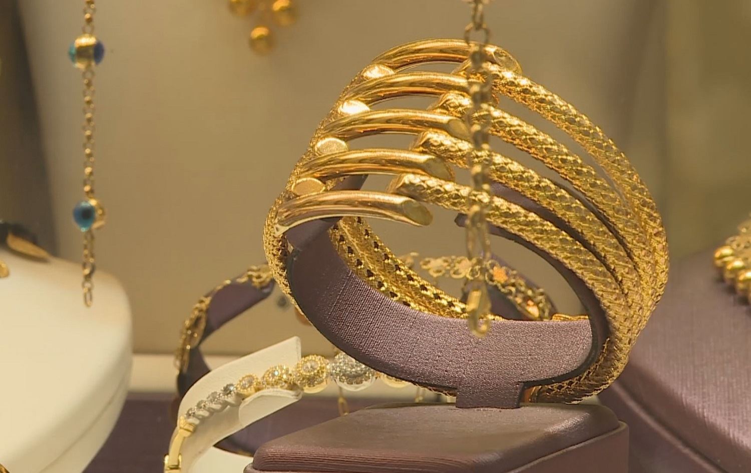 Ji bazara zêrîngerên Amedê 7 ton zêrên kêmeyar hatin komkirin