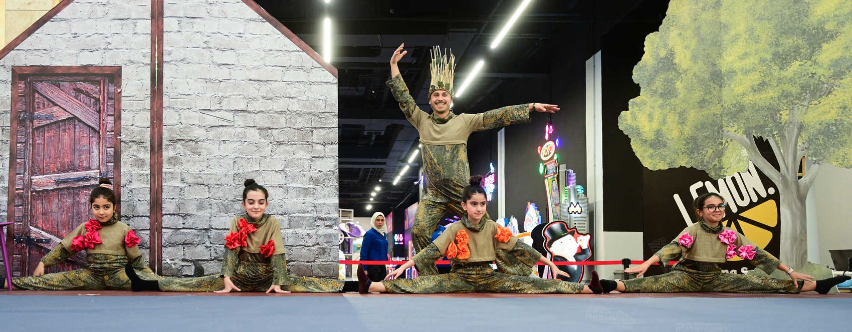 لە هەولێر گرووپێکی منداڵان نمایشی شانۆ و سەما دەکەن