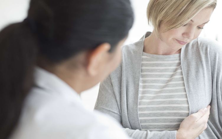 پسپۆڕێکی تیشک لە ئەمریکا: هۆکاری هەموو ئازارێکی مەمک شێرپەنجە نییە