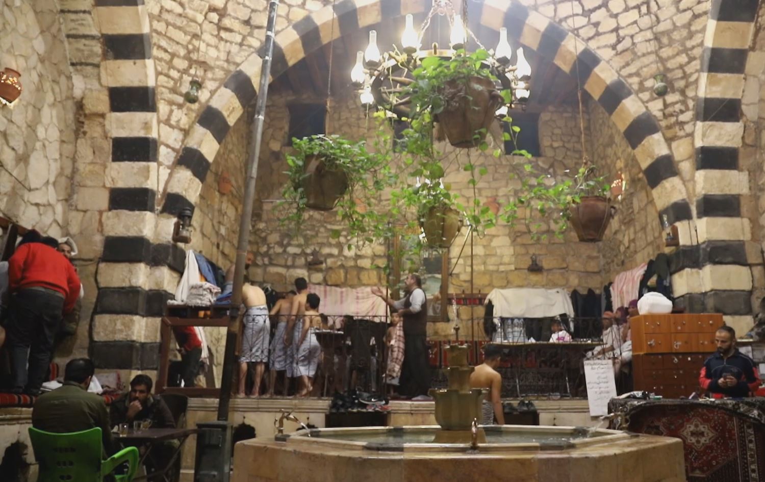 Li Şamê ji ber nebûna elektrîk û mazotê xelk berê xwe didin serşokên giştî