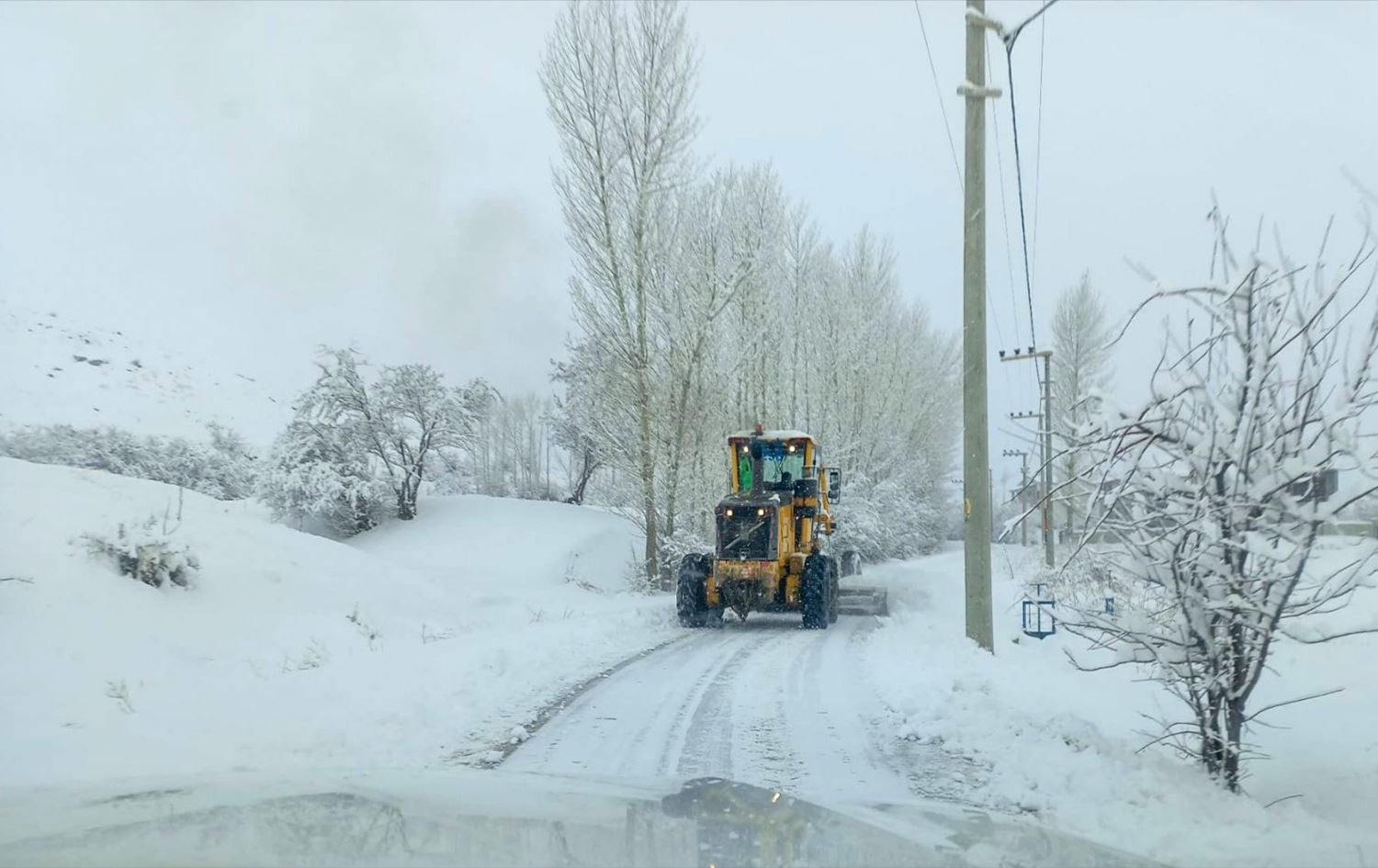 بەفر رێگەی 1028 گوند و ئاوایی لە باکووری کوردستان داخستووە