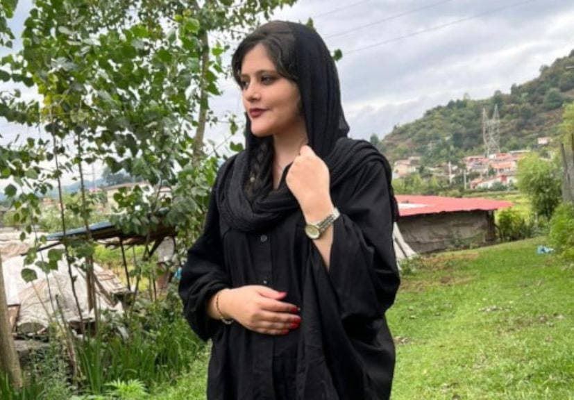 رۆژنامەڤانێک لەسەر بڵاوکردنەوەی قسەی باوکی ژینا ئەمینی سزادرا