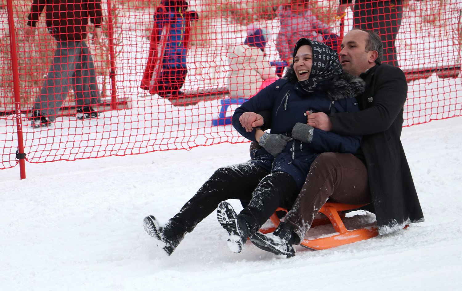 Barîna berfê li Bakurê Kurdistanê bûye çavkaniya kêfê