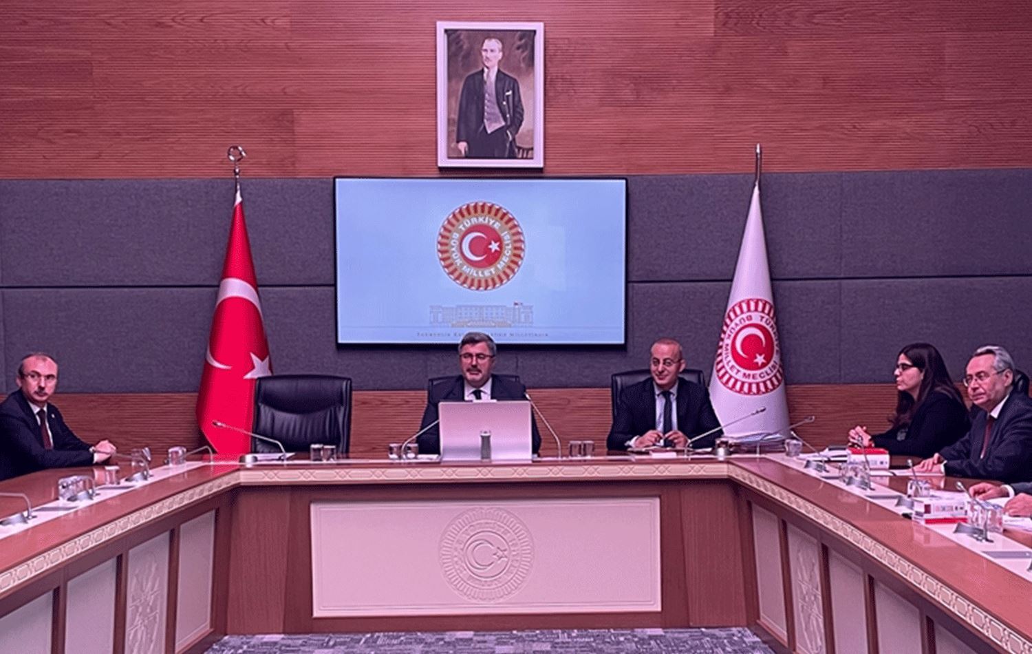 Biryara rakirina parêzbendiya parlamenterekî CHPê û ÎYÎ Partiyê hat dayîn