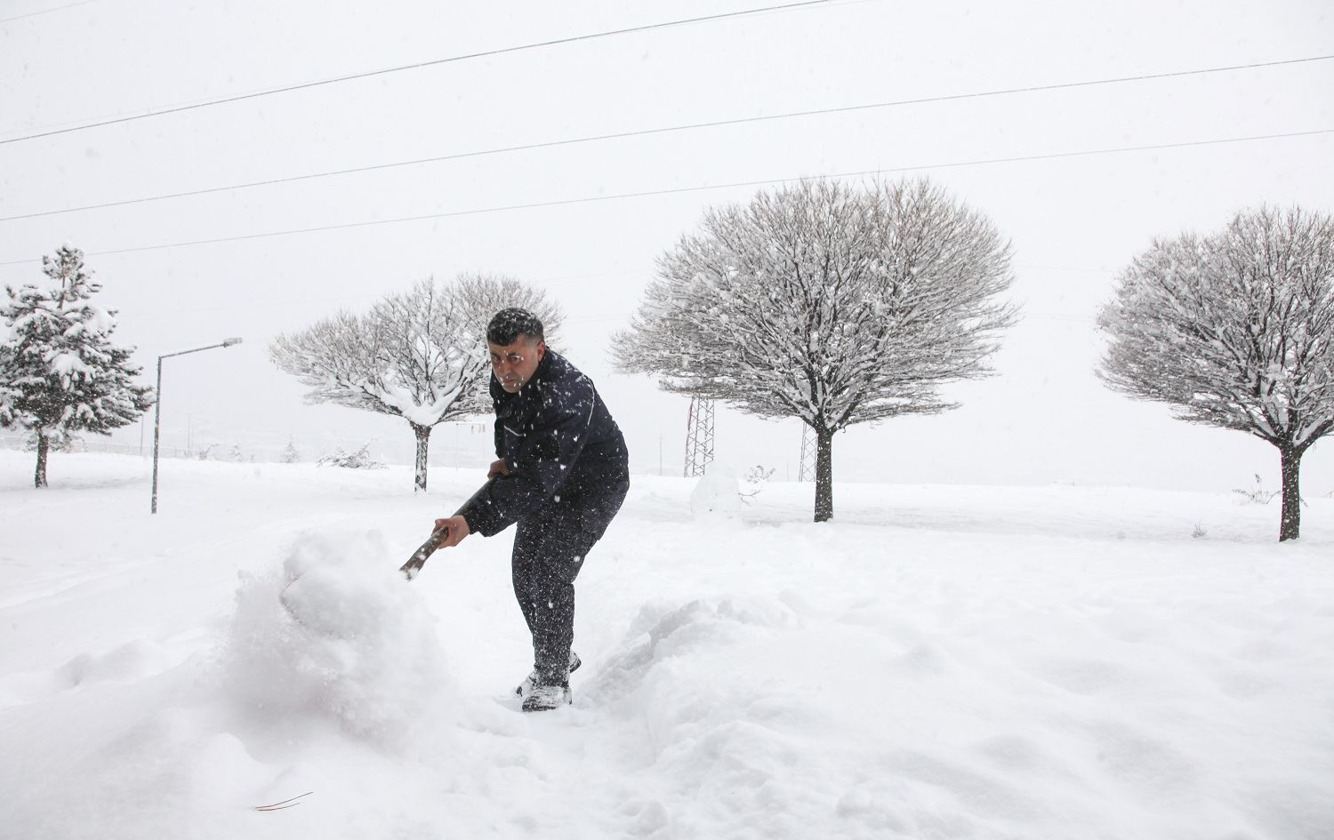 Li piraniya parêzgehên Bakurê Kurdistanê berf û baran dibare
