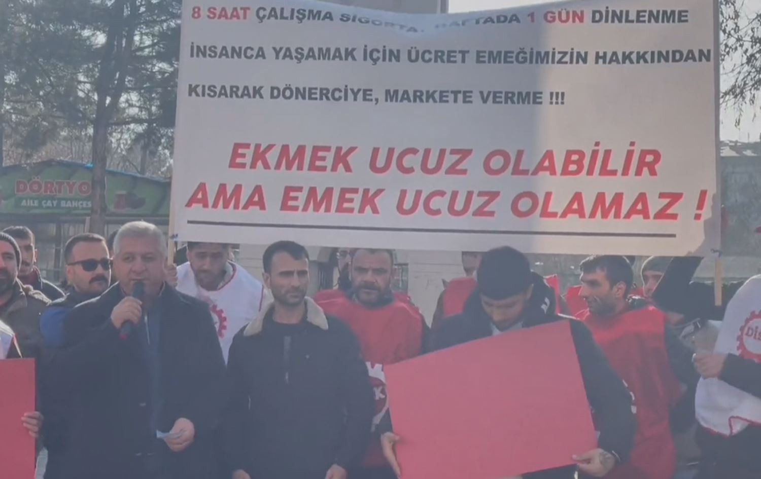 Çewlig: Karkerên firneyan dijî şert û mercên xirab dest ji kar berdan