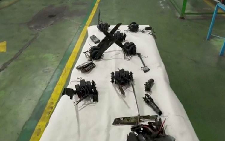 İran, kullanıldığını öne sürdüğü drone'ların fotoğraflarını yayınladı.