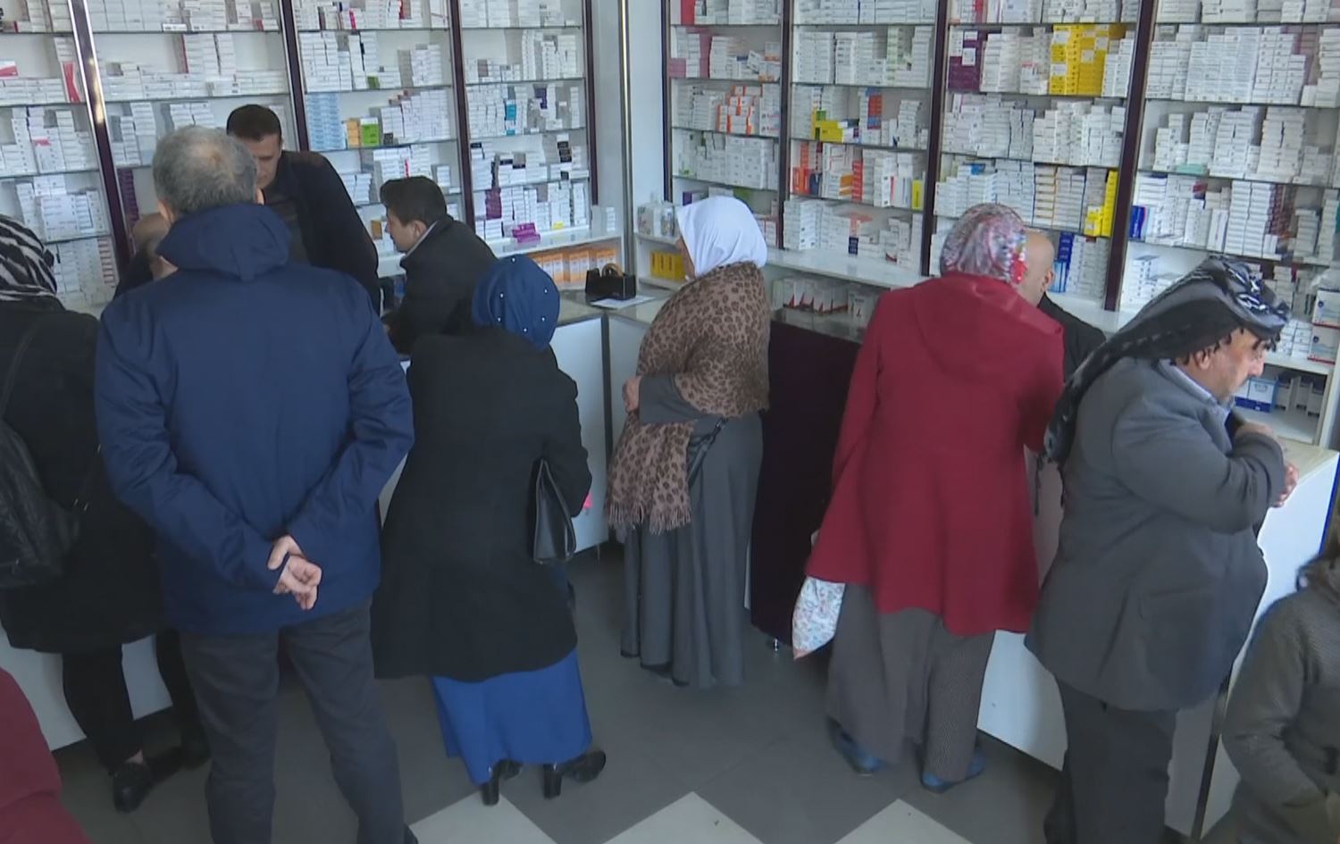 Nexweş ji dermanxaneyan destvala vedigerin