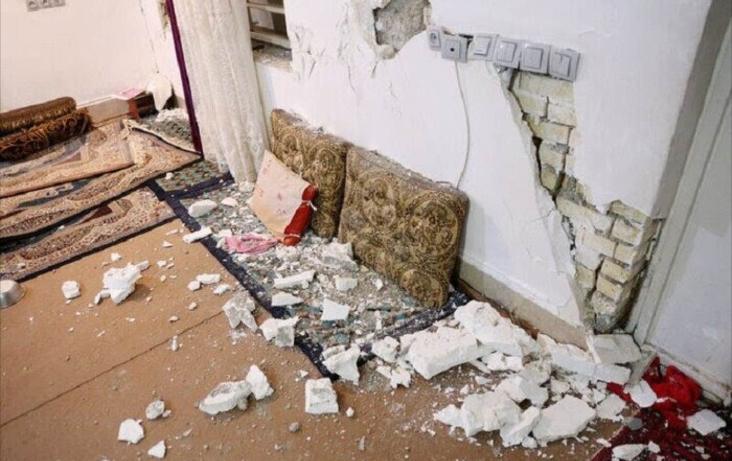 لە بوومەلەرزەی شاری خۆی لە رۆژهەڵاتی کوردستان زیاتر لە 9000 خانوو زیانیان بەرکەوتووە