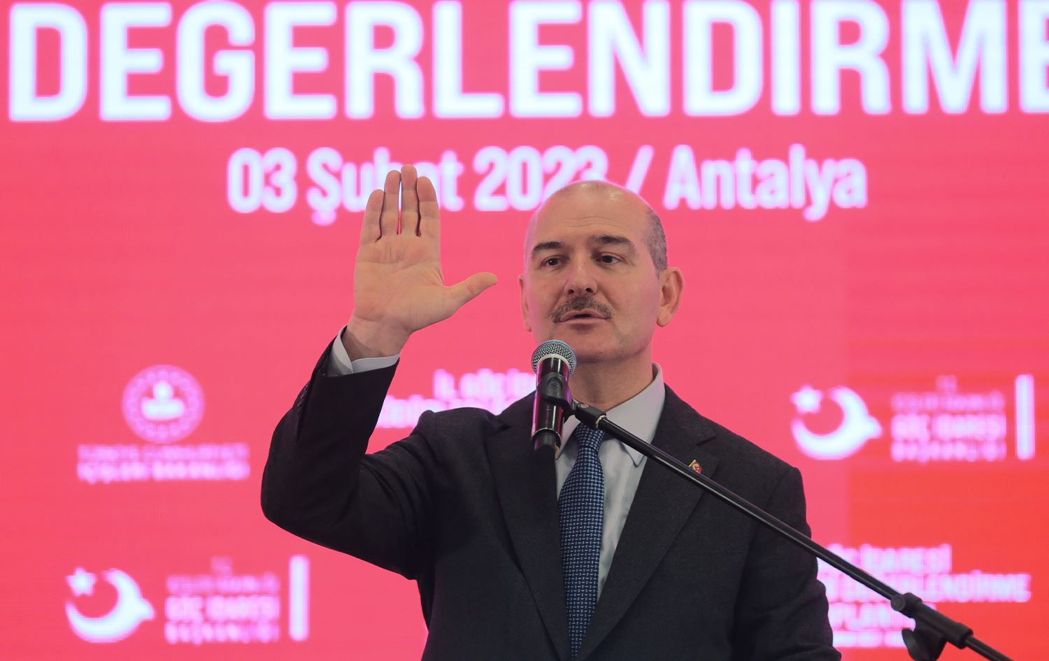 Soylu bo Balyozê Amerîkayê: Destê xwe yê qirêj ji ser Tirkiyê vekişîne