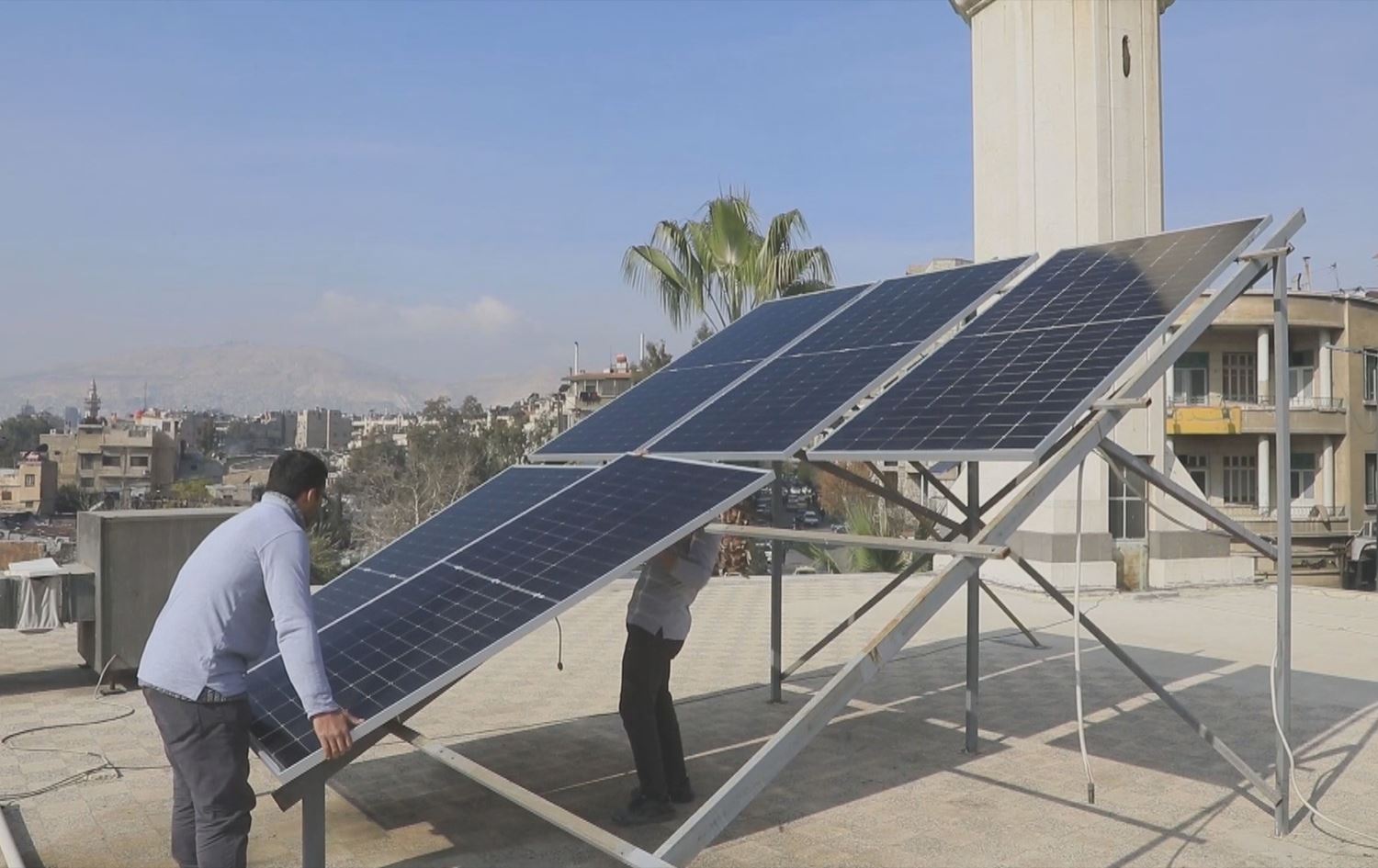 Li Sûriyê krîza elektrîkê bazara enerjiya rojê germ kiriye