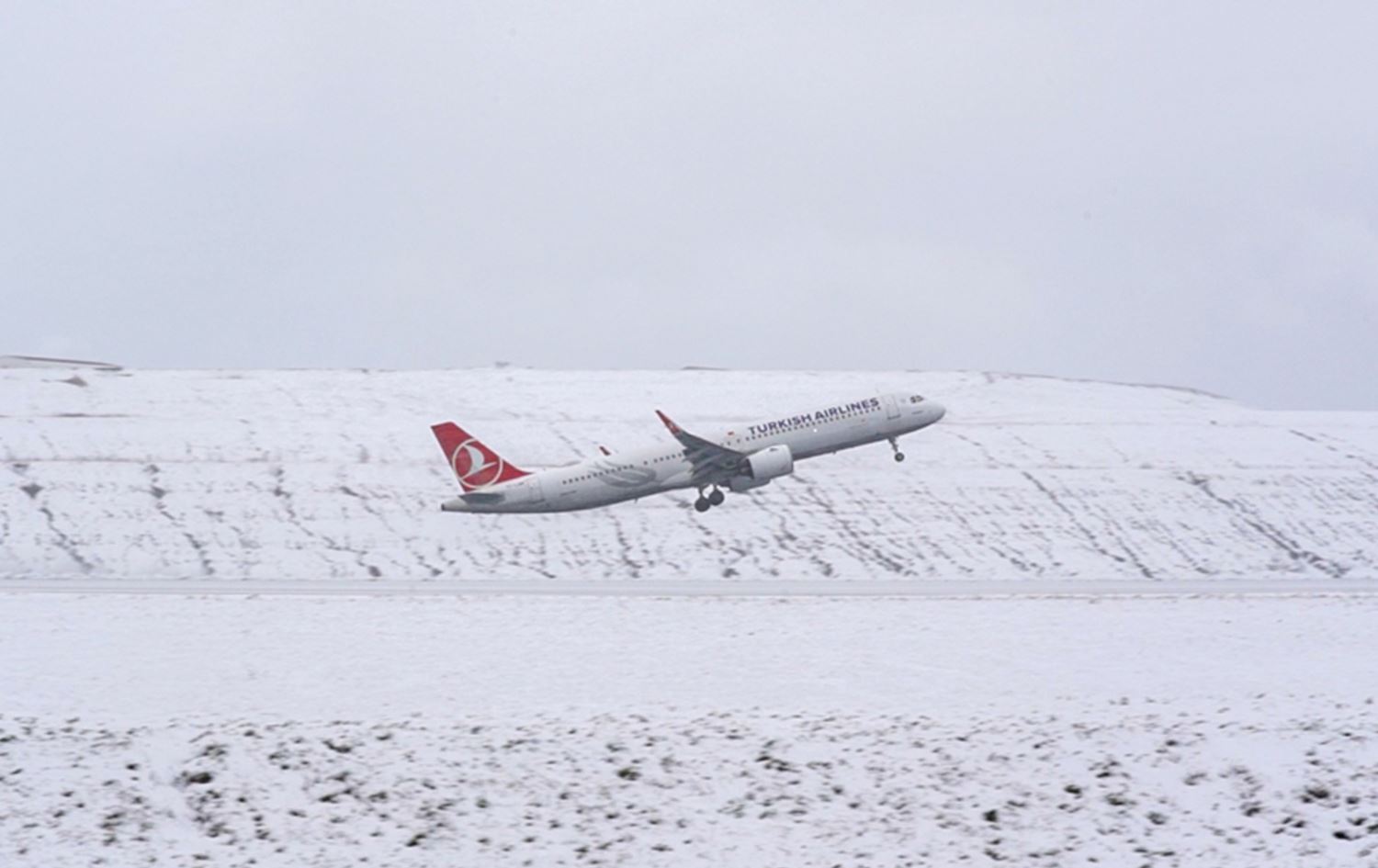 Li 3 parêzgehên Bakurê Kurdistanê geştên asmanî hatin betalkirin