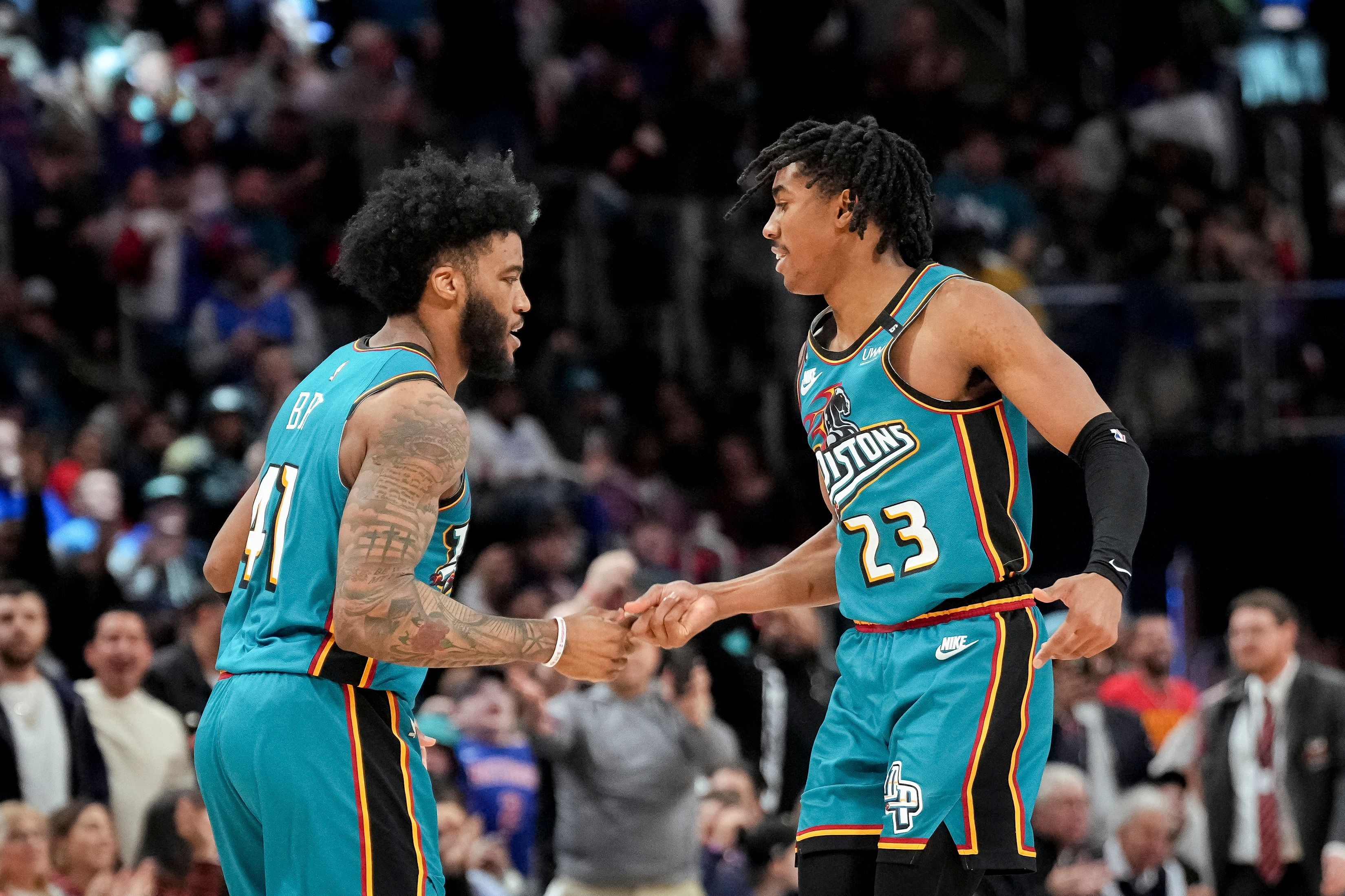 ڤیدیۆ؛ دیترۆیت پیستۆنز لە چارلۆت هۆرنێتزی بردەوە