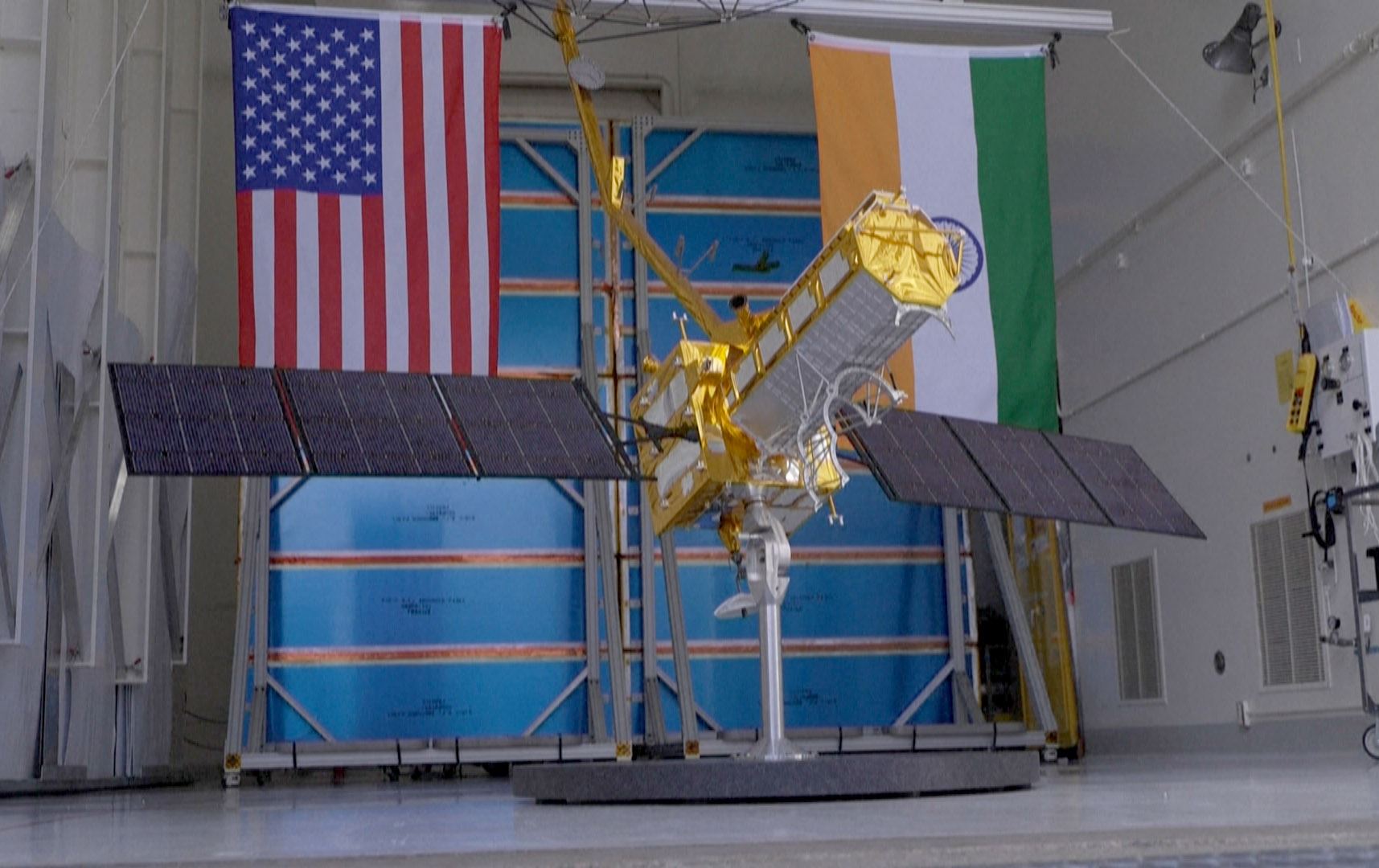 ناسا و ئیسرۆ مانگێکی دەستکرد بۆ چاودێریی گۆڕانی کەشوهەوا دروستدەکەن