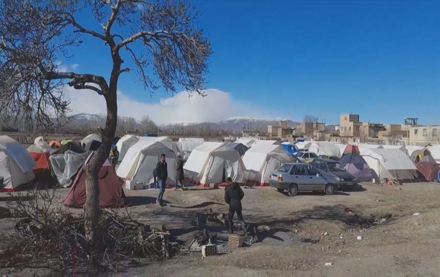 سەرۆککۆمار سەردانیان دەکات و زیانبەرکەوتووانی شاری خۆی گلەیی نەبوونی پێداویستییەکان دەکەن