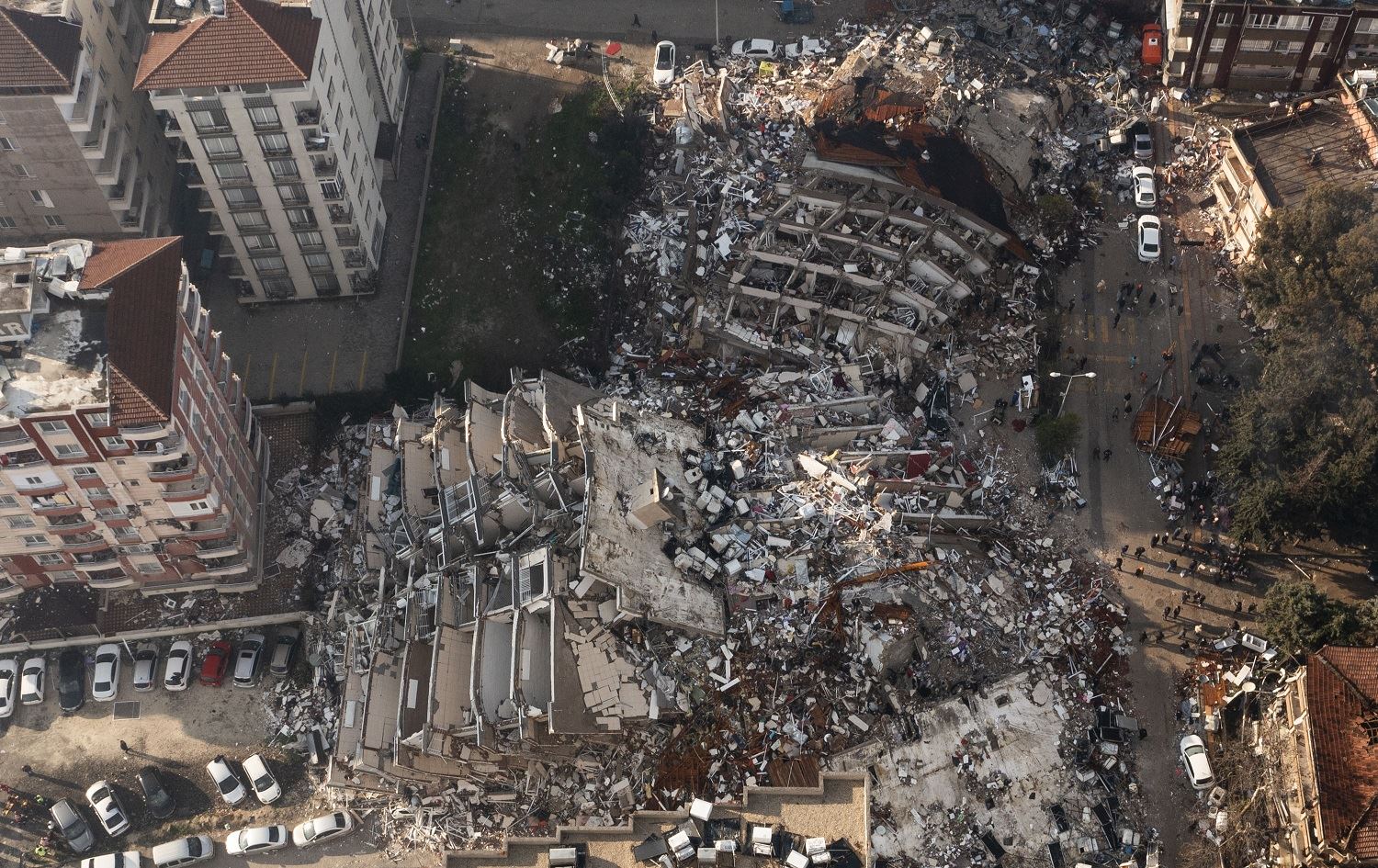 Şaredarê Hatayê: 1200 avahî hilweşiyane